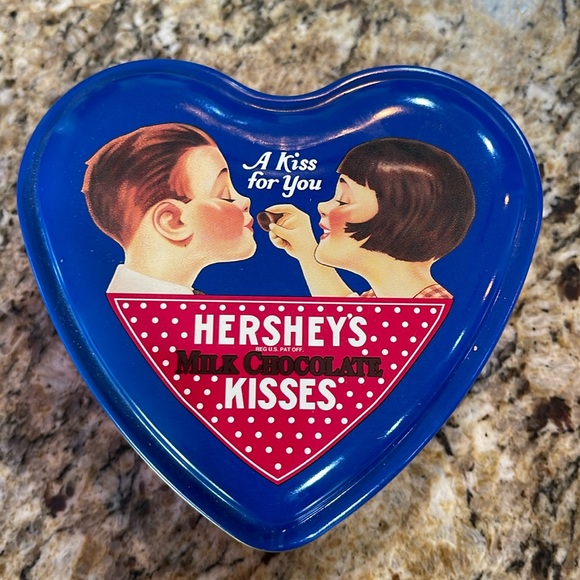 Hershey’s Milk Chocolate Kisses heart shaped candy tin - Picture 1 of 7